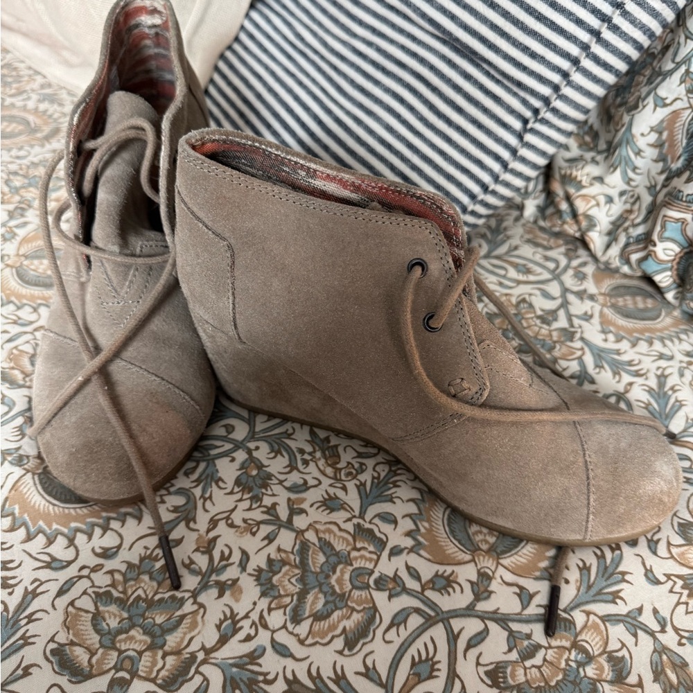 Toms Suede Lace-Up Ankle Boots in Taupe